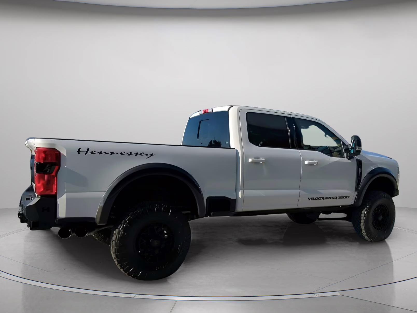 2026 Star White Metallic Tri-Coat Ford Super Duty F-250 SRW LARIAT Crew Cab Pickup 4X4 Truck