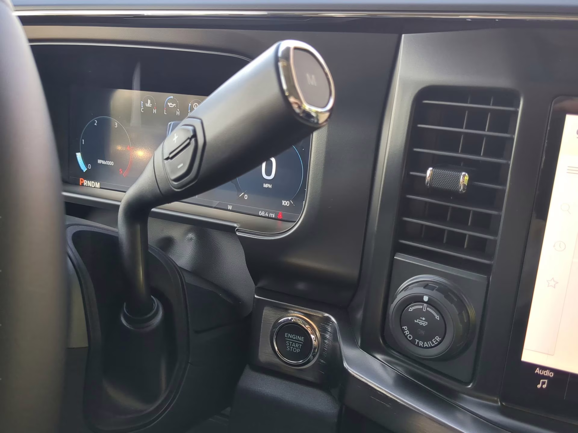 2026 Star White Metallic Tri-Coat Ford Super Duty F-250 SRW LARIAT Crew Cab Pickup 4X4 Truck