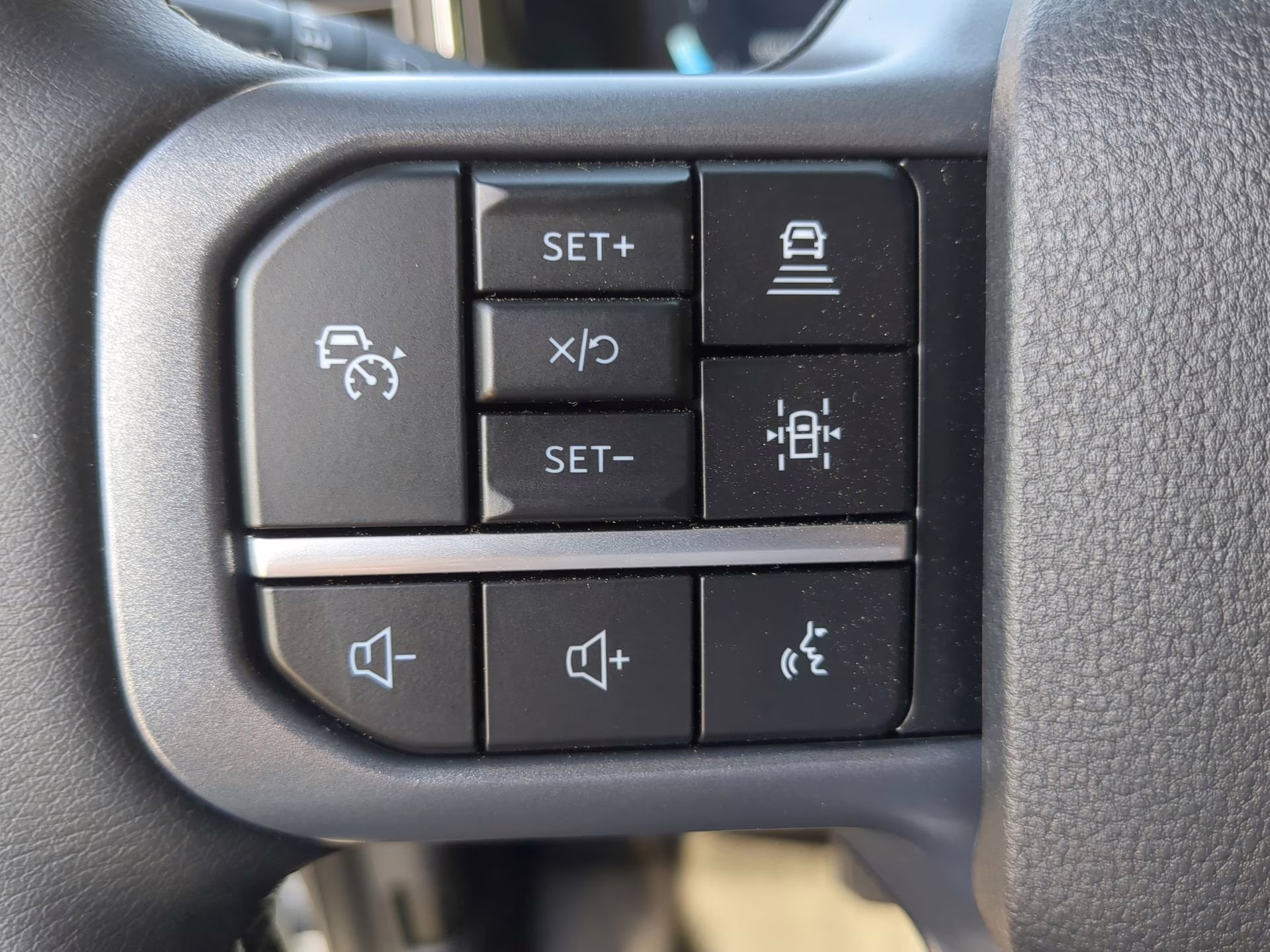 2026 Star White Metallic Tri-Coat Ford Super Duty F-250 SRW LARIAT Crew Cab Pickup 4X4 Truck