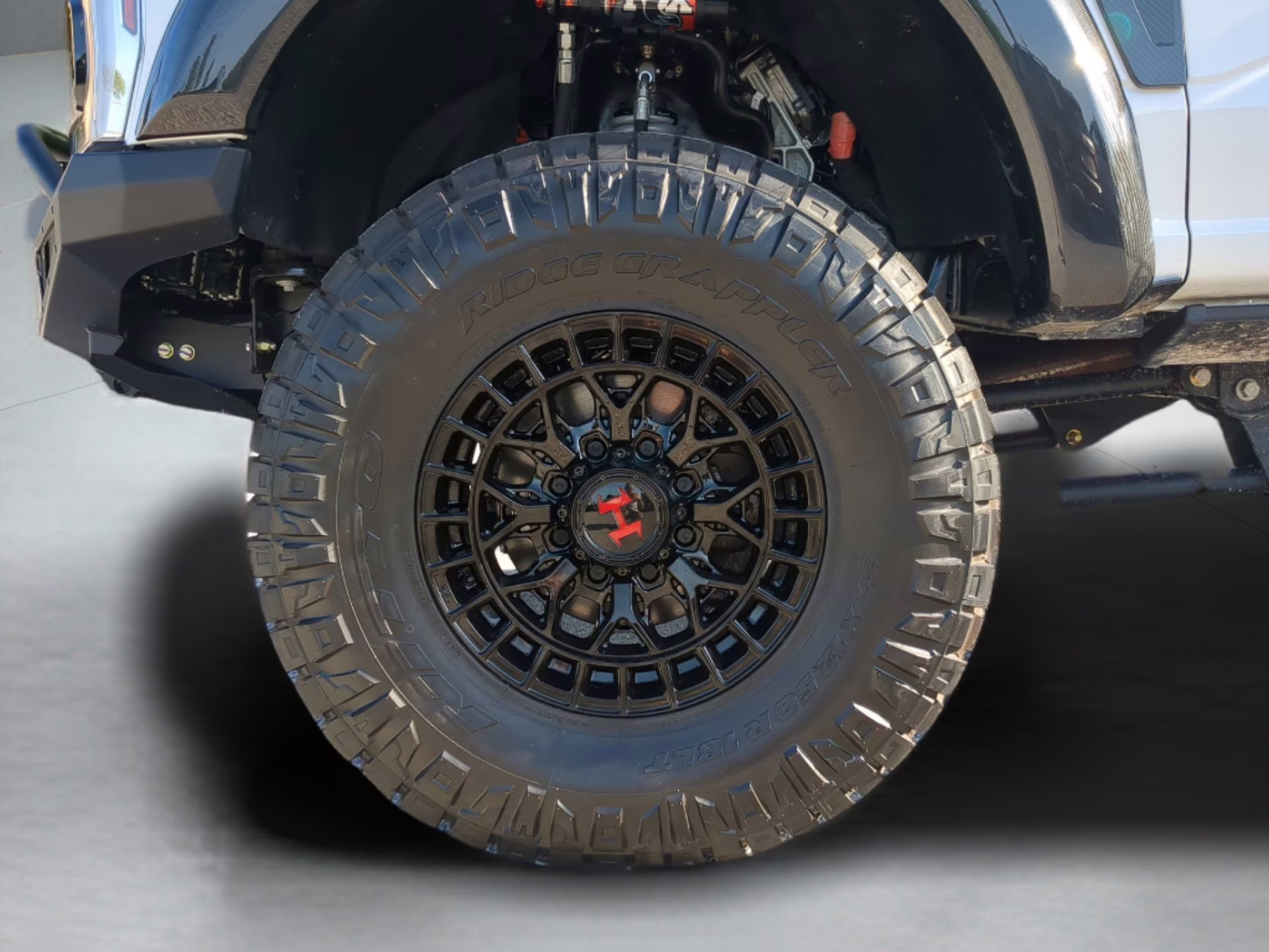 2026 Star White Metallic Tri-Coat Ford Super Duty F-250 SRW LARIAT Crew Cab Pickup 4X4 Truck