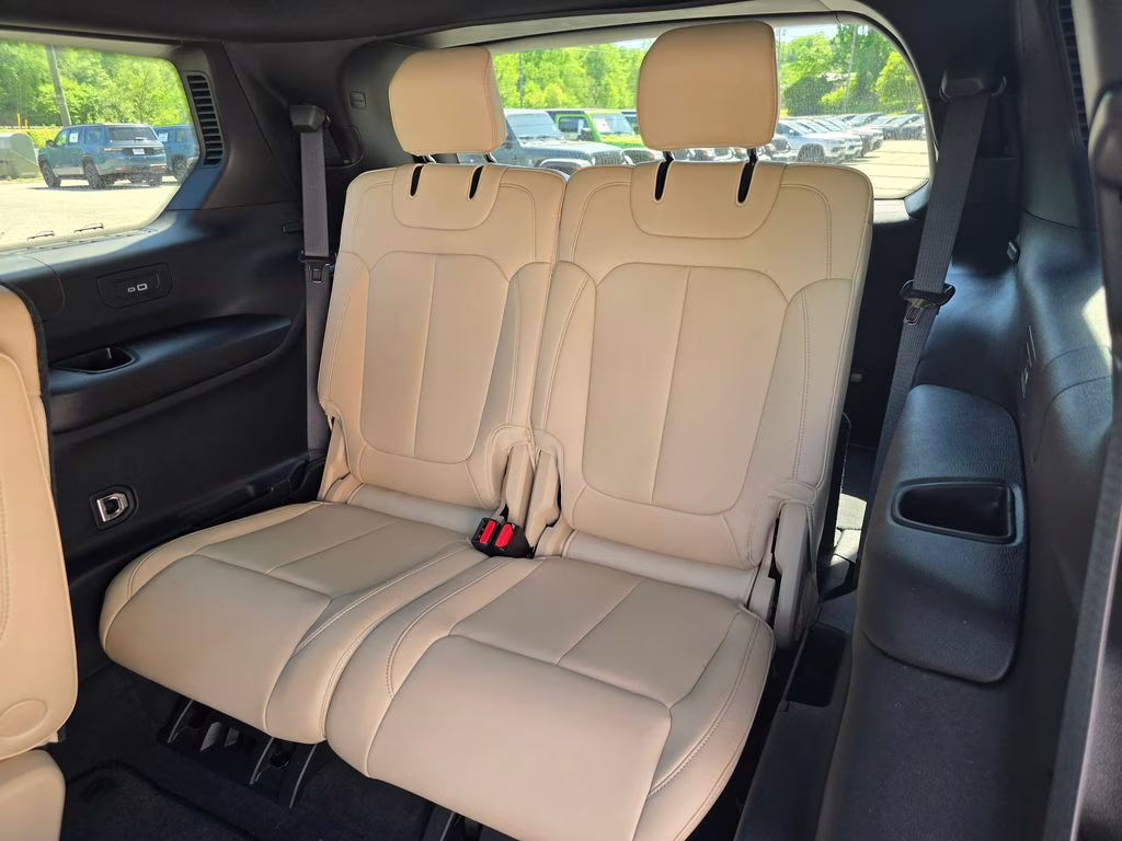 2023 Rocky Mountain Pearlcoat Jeep Grand Cherokee L Limited 4X4 SUV