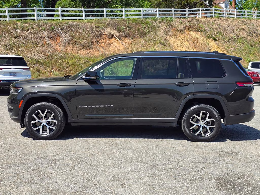 2023 Rocky Mountain Pearlcoat Jeep Grand Cherokee L Limited 4X4 SUV