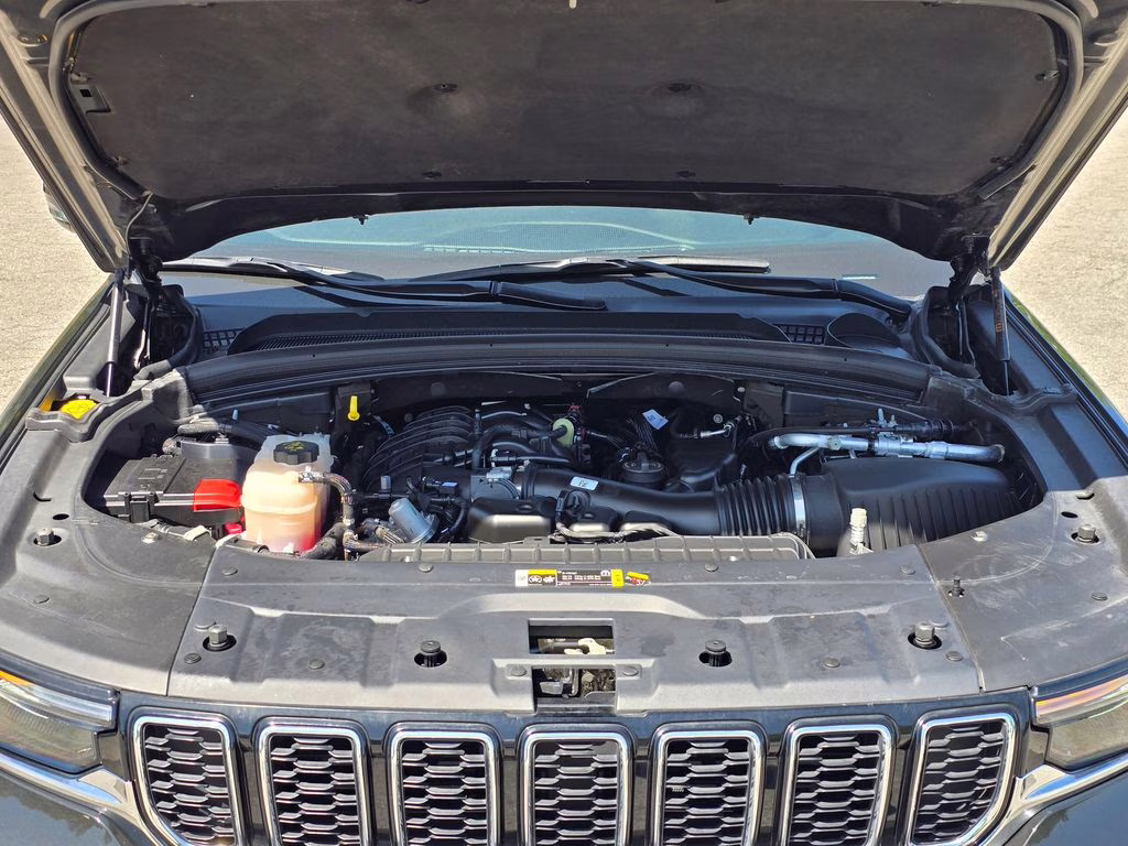 2023 Rocky Mountain Pearlcoat Jeep Grand Cherokee L Limited 4X4 SUV