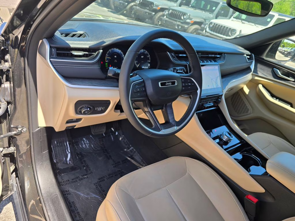 2023 Rocky Mountain Pearlcoat Jeep Grand Cherokee L Limited 4X4 SUV