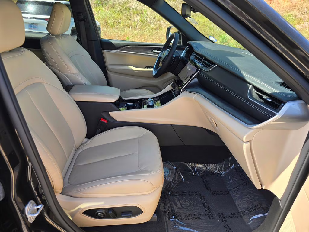 2023 Rocky Mountain Pearlcoat Jeep Grand Cherokee L Limited 4X4 SUV