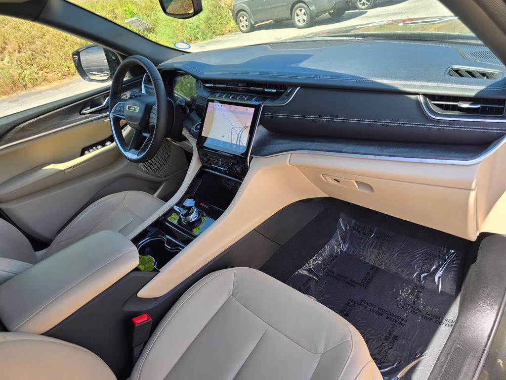 2023 Rocky Mountain Pearlcoat Jeep Grand Cherokee L Limited 4X4 SUV