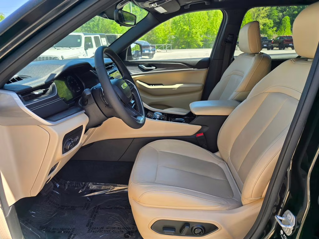 2023 Rocky Mountain Pearlcoat Jeep Grand Cherokee L Limited 4X4 SUV