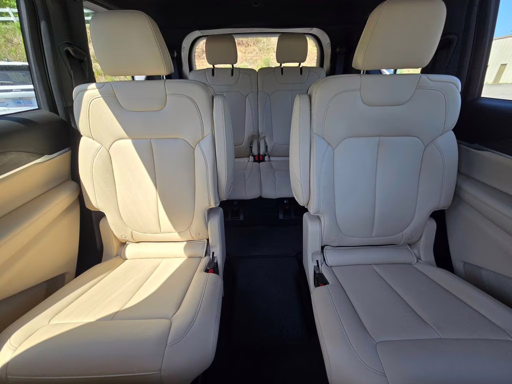 2023 Rocky Mountain Pearlcoat Jeep Grand Cherokee L Limited 4X4 SUV