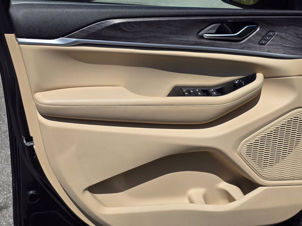 2023 Rocky Mountain Pearlcoat Jeep Grand Cherokee L Limited 4X4 SUV