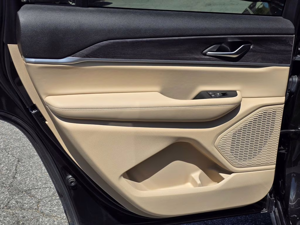 2023 Rocky Mountain Pearlcoat Jeep Grand Cherokee L Limited 4X4 SUV