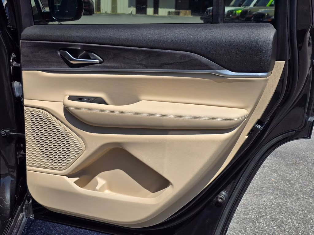 2023 Rocky Mountain Pearlcoat Jeep Grand Cherokee L Limited 4X4 SUV