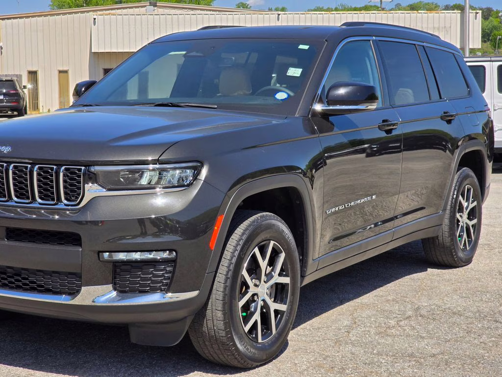 2023 Rocky Mountain Pearlcoat Jeep Grand Cherokee L Limited 4X4 SUV