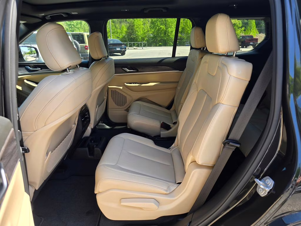 2023 Rocky Mountain Pearlcoat Jeep Grand Cherokee L Limited 4X4 SUV