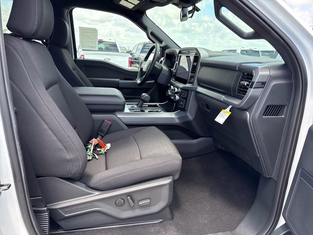 2026 Oxford White Ford F-150 XLT 4X4 Truck