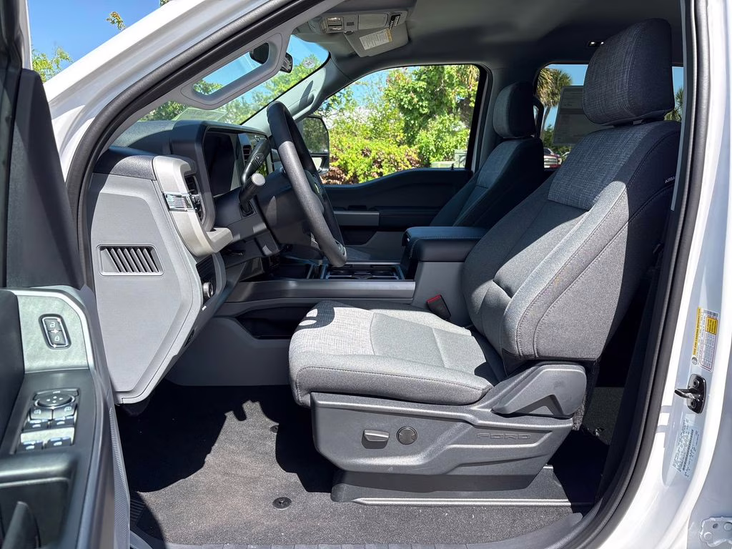 2026 Oxford White Ford Super Duty F-250 SRW XLT 4X4 Truck