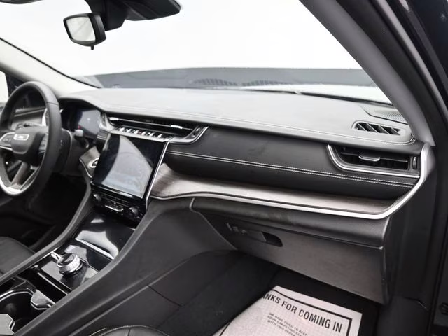 2023 Diamond Black Crystal Pearlcoat Jeep Grand Cherokee Limited 4X4 SUV