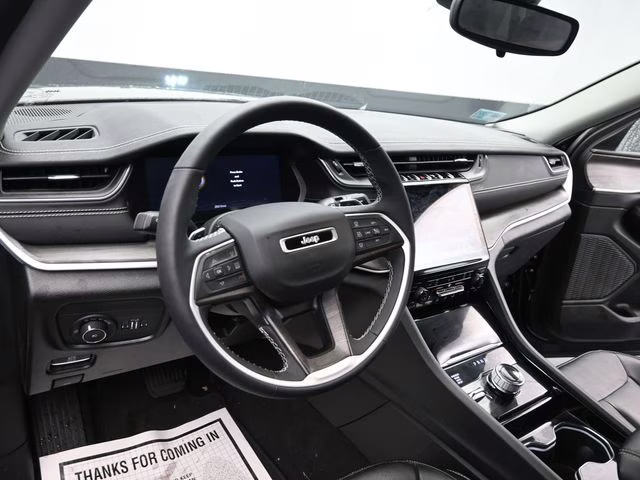 2023 Diamond Black Crystal Pearlcoat Jeep Grand Cherokee Limited 4X4 SUV