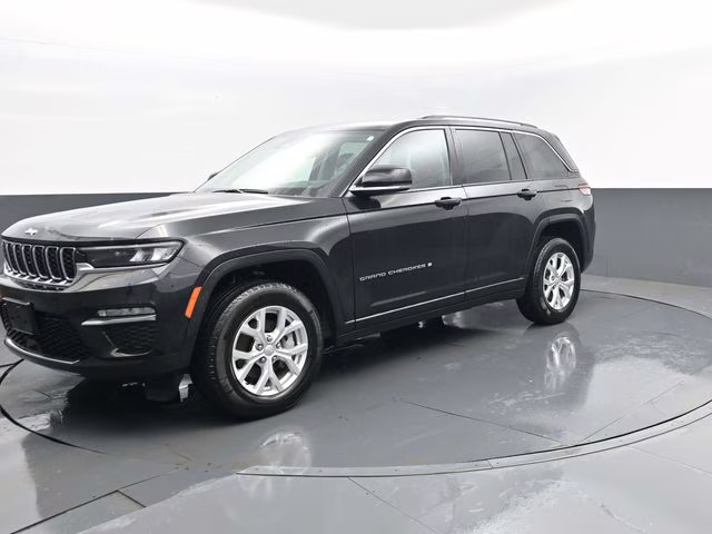 2023 Diamond Black Crystal Pearlcoat Jeep Grand Cherokee Limited 4X4 SUV
