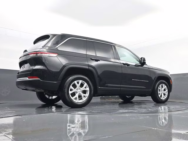 2023 Diamond Black Crystal Pearlcoat Jeep Grand Cherokee Limited 4X4 SUV