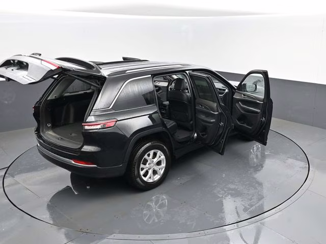 2023 Diamond Black Crystal Pearlcoat Jeep Grand Cherokee Limited 4X4 SUV