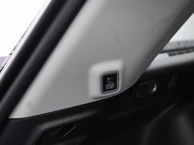 2023 Diamond Black Crystal Pearlcoat Jeep Grand Cherokee Limited 4X4 SUV