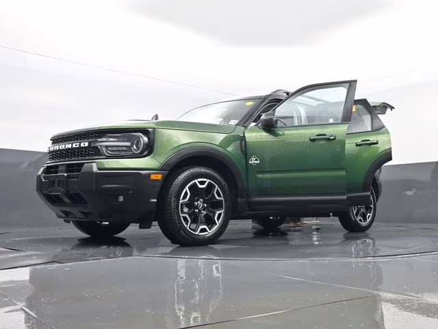 2025 Green Metallic Ford Bronco Sport Outer Banks 4X4 SUV