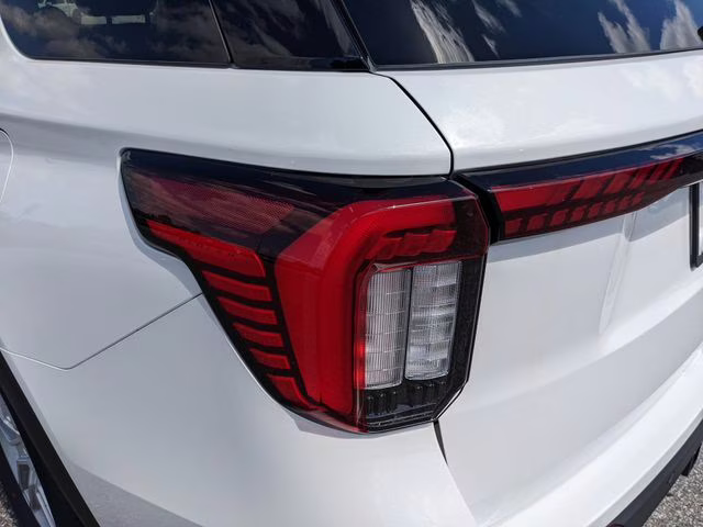 2026 Star White Metallic Tri-Coat Ford Explorer Active RWD SUV