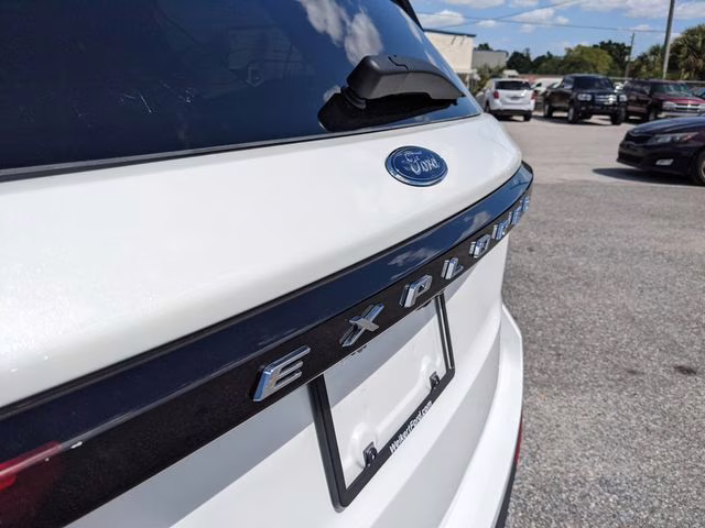 2026 Star White Metallic Tri-Coat Ford Explorer Active RWD SUV
