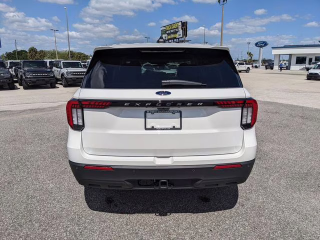 2026 Star White Metallic Tri-Coat Ford Explorer Active RWD SUV