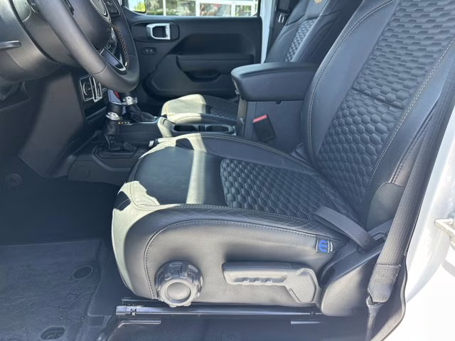 2025 Bright White Clearcoat Jeep Wrangler 4X4 Convertible