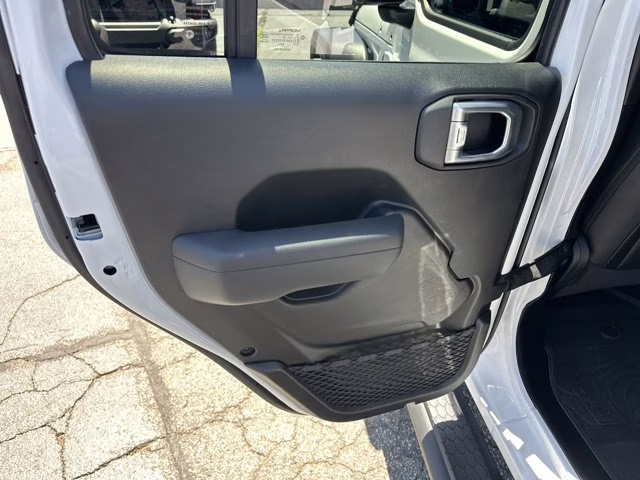 2025 Bright White Clearcoat Jeep Wrangler 4X4 Convertible