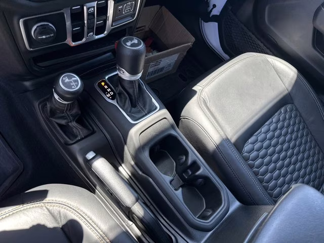 2025 Bright White Clearcoat Jeep Wrangler 4X4 Convertible