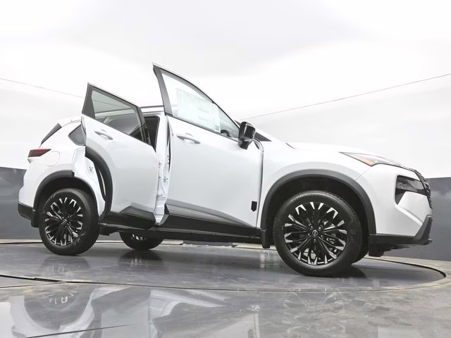 2026 Everest White Pearl Tricoat Nissan Rogue Dark Armor FWD SUV