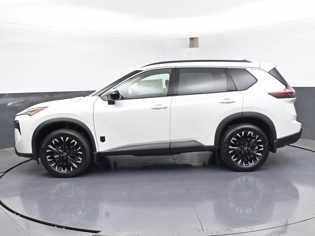 2026 Everest White Pearl Tricoat Nissan Rogue Dark Armor FWD SUV