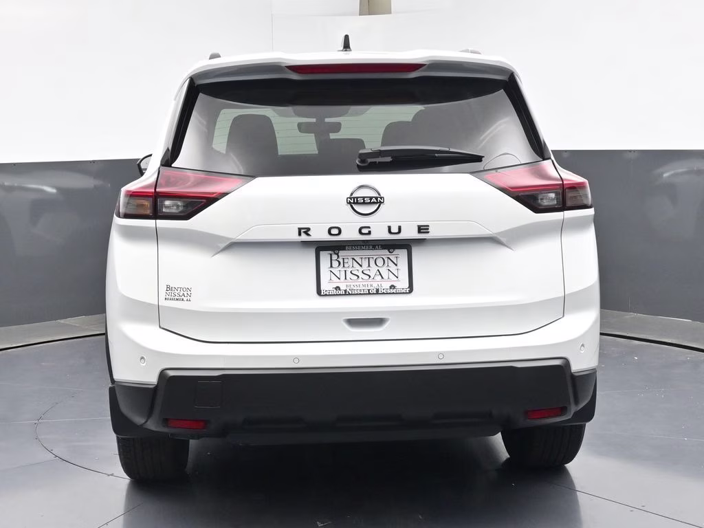 2026 Everest White Pearl Tricoat Nissan Rogue Dark Armor FWD SUV