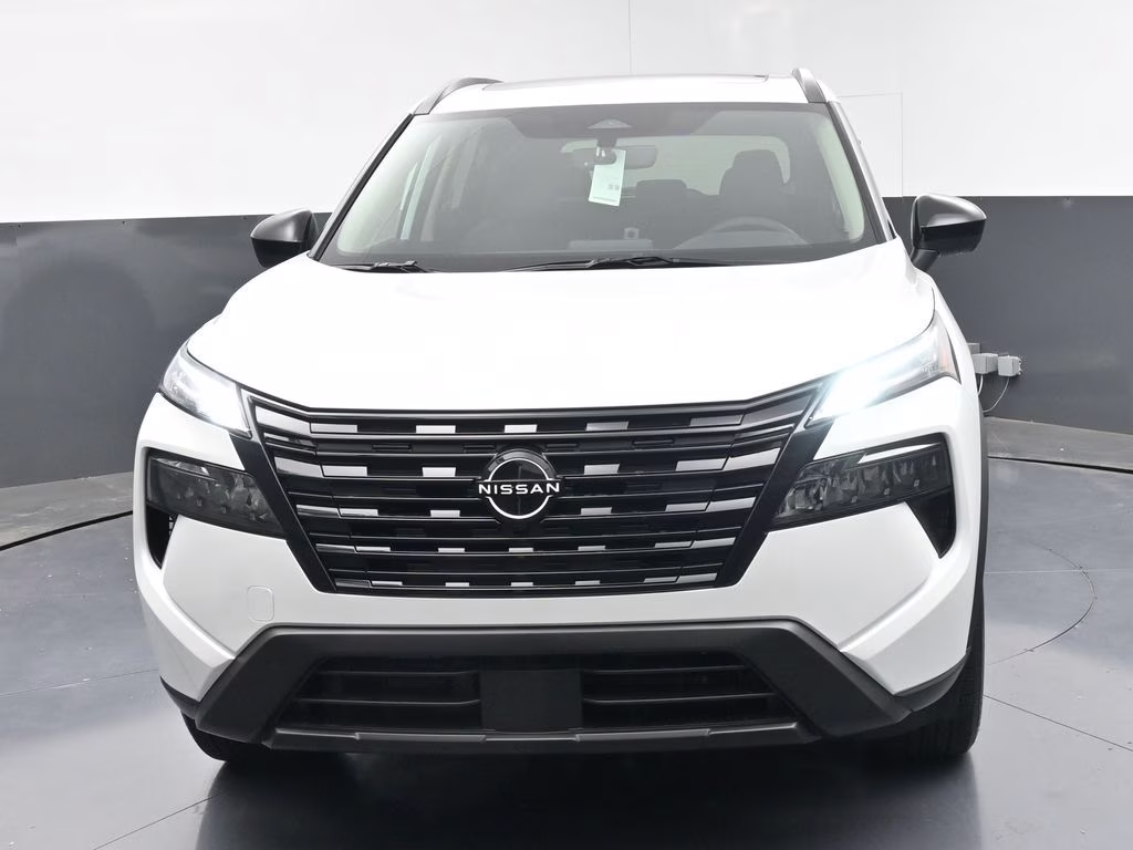 2026 Everest White Pearl Tricoat Nissan Rogue Dark Armor FWD SUV
