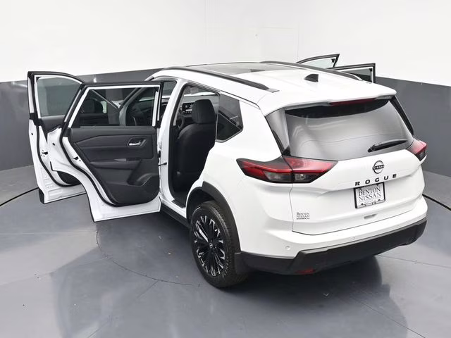 2026 Everest White Pearl Tricoat Nissan Rogue Dark Armor FWD SUV
