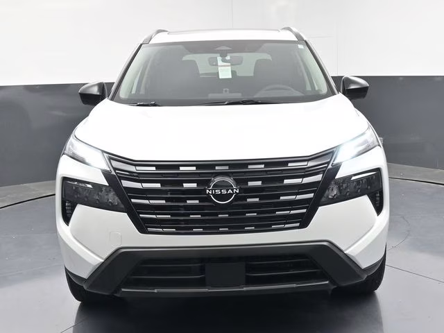 2026 Everest White Pearl Tricoat Nissan Rogue Dark Armor FWD SUV