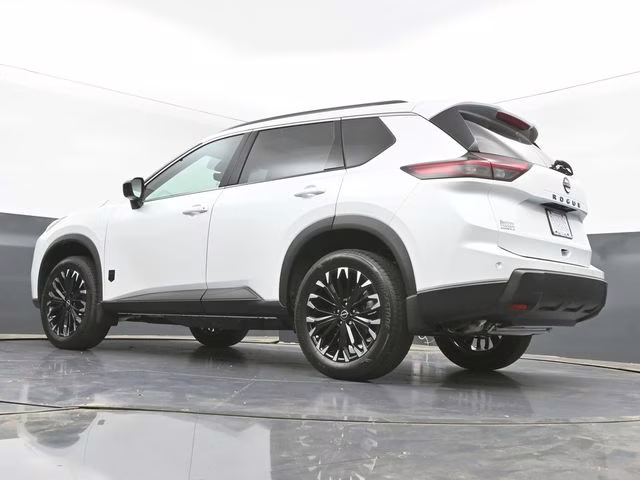 2026 Everest White Pearl Tricoat Nissan Rogue Dark Armor FWD SUV