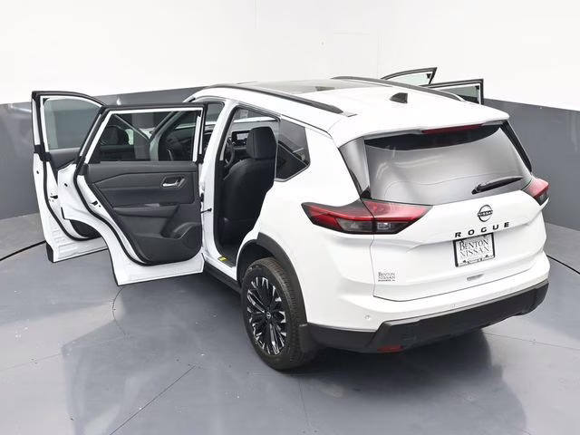 2026 Everest White Pearl Tricoat Nissan Rogue Dark Armor FWD SUV