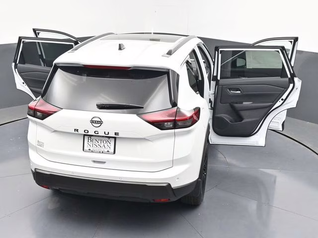 2026 Everest White Pearl Tricoat Nissan Rogue Dark Armor FWD SUV