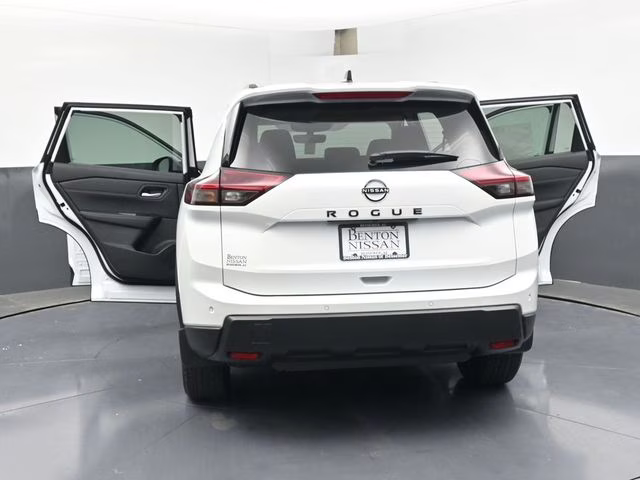 2026 Everest White Pearl Tricoat Nissan Rogue Dark Armor FWD SUV