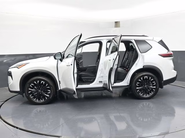 2026 Everest White Pearl Tricoat Nissan Rogue Dark Armor FWD SUV