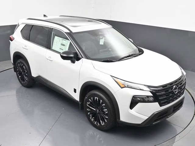 2026 Everest White Pearl Tricoat Nissan Rogue Dark Armor FWD SUV