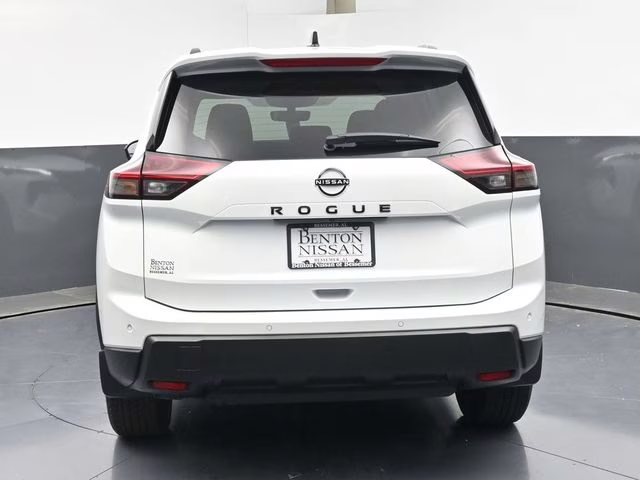 2026 Everest White Pearl Tricoat Nissan Rogue Dark Armor FWD SUV