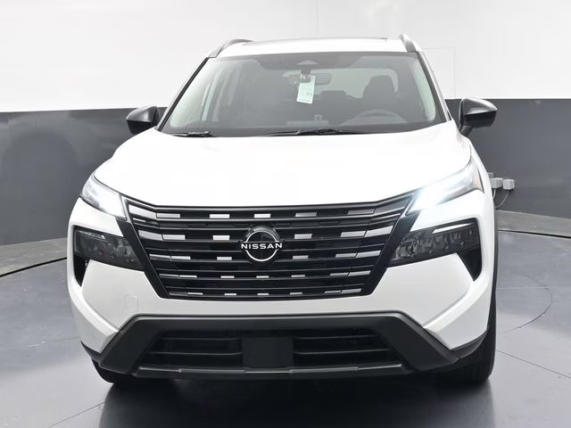 2026 Everest White Pearl Tricoat Nissan Rogue Dark Armor FWD SUV