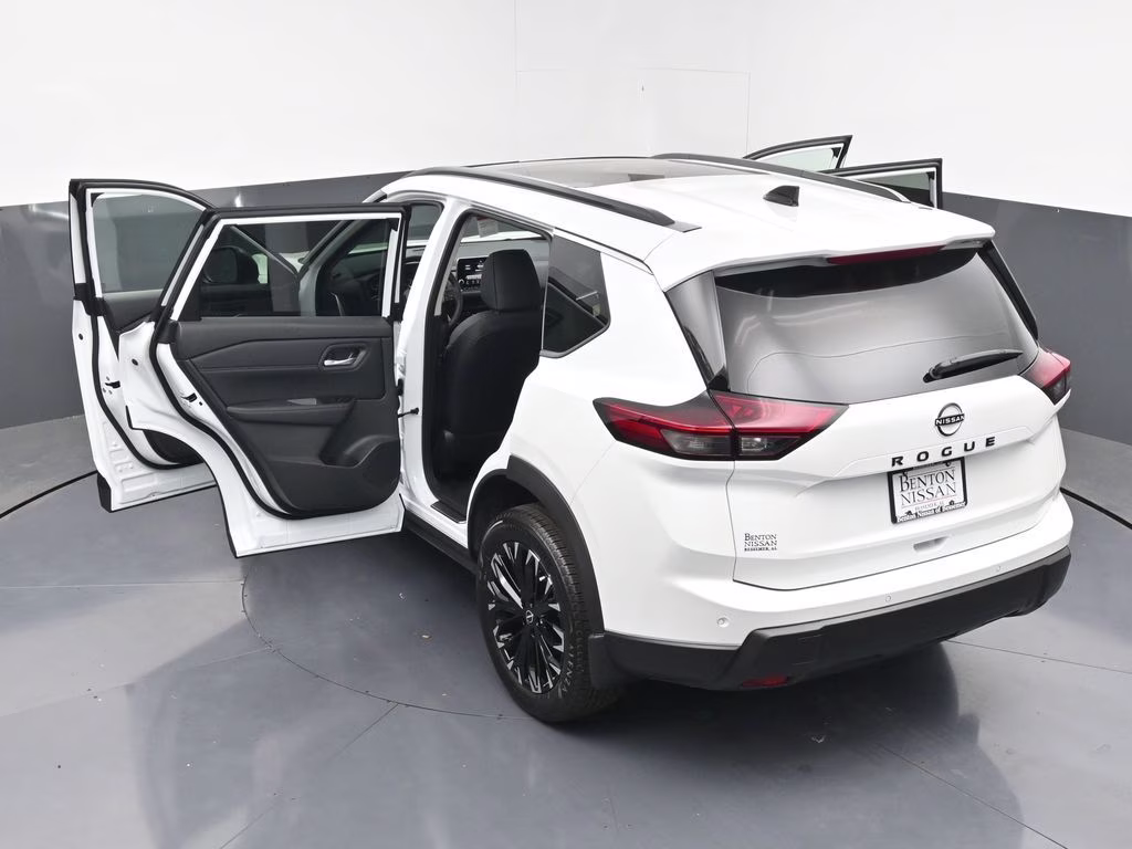 2026 Everest White Pearl Tricoat Nissan Rogue Dark Armor FWD SUV