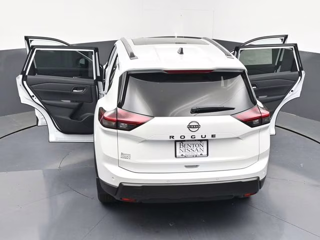 2026 Everest White Pearl Tricoat Nissan Rogue Dark Armor FWD SUV