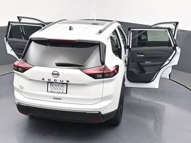 2026 Everest White Pearl Tricoat Nissan Rogue Dark Armor FWD SUV