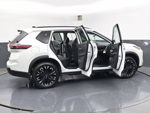 2026 Everest White Pearl Tricoat Nissan Rogue Dark Armor FWD SUV